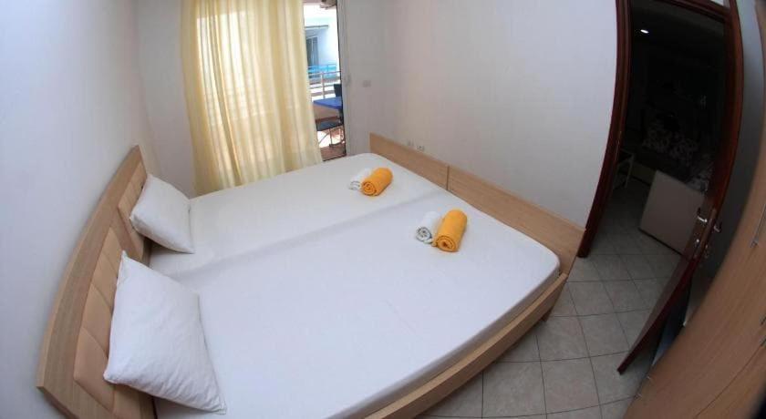 Sea View Apartments Saranda Bagian luar foto